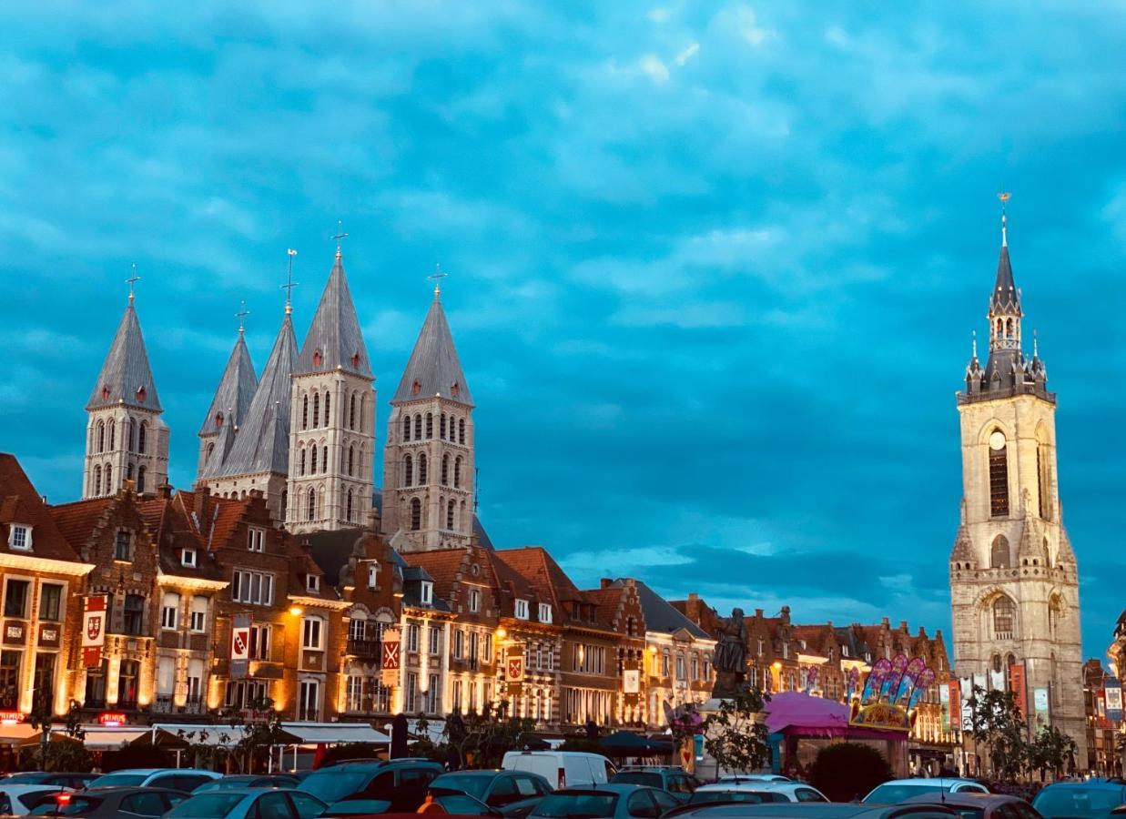 Les Chambres Atypiques De Nico Bush - Parking Securise Velos Tournai Exterior photo