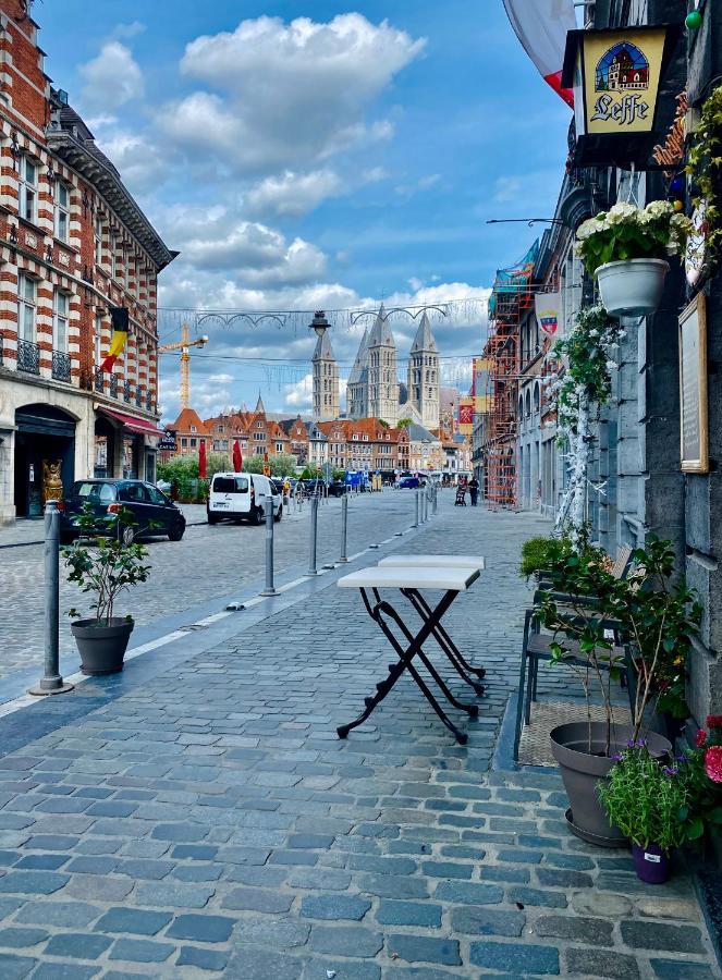 Les Chambres Atypiques De Nico Bush - Parking Securise Velos Tournai Exterior photo